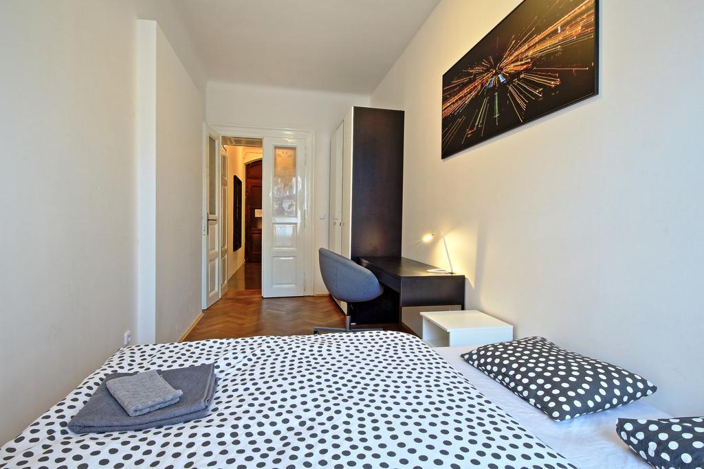 Belehradska Apartment Prag Zimmer foto